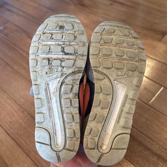 Toddler Nike Gym Shoe - Picture 5 of 5